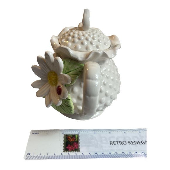 Tea Pot Vintage White Hobnail Daisy Ceramic w/ Lid Ladybug Decorative 3D Floral - Picture 4 of 9